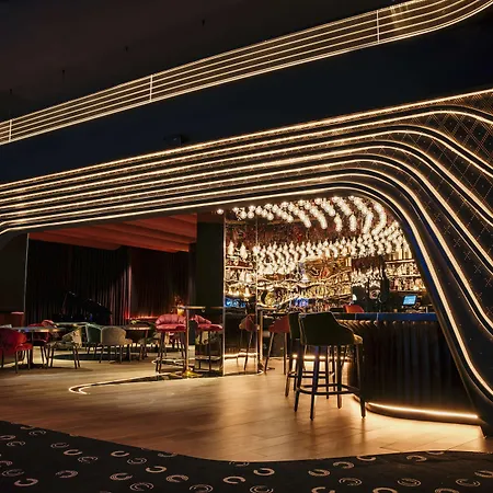 Nh Gran Casino De Extremadura 5*