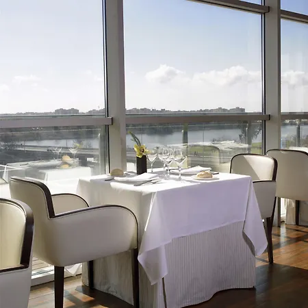 Nh Gran Casino De Extremadura 5*