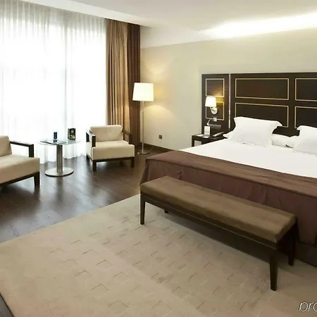 Nh Gran Casino De Extremadura 5*